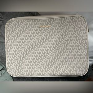 Michael kors lap top case
